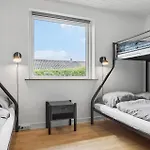4 Bedroom Gorgeous In Prázdninový dům *