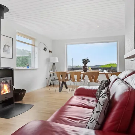 4 Bedroom Gorgeous In Casa de Férias *