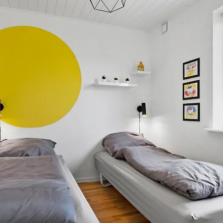 Feriehus 4 Bedroom Gorgeous In