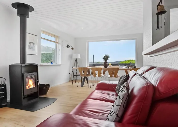 4 Bedroom Gorgeous In Semesterbostad *