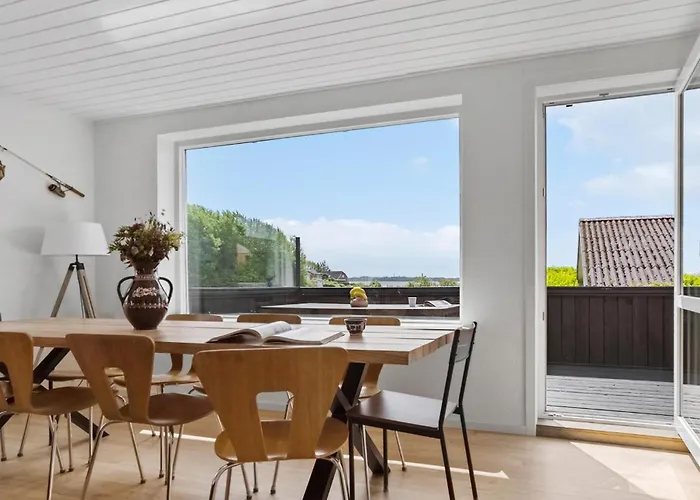 4 Bedroom Gorgeous In Gråsten