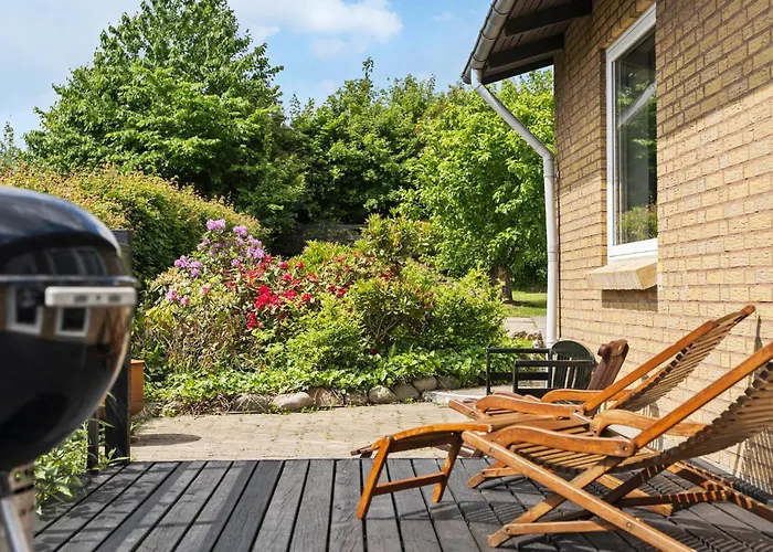 4 Bedroom Gorgeous In Semesterbostad